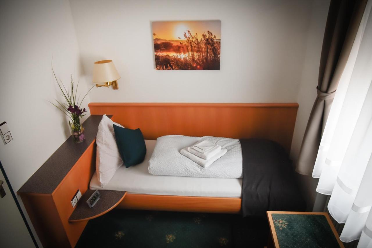 Pension Brenz Hotel Sontheim an der Brenz ภายนอก รูปภาพ